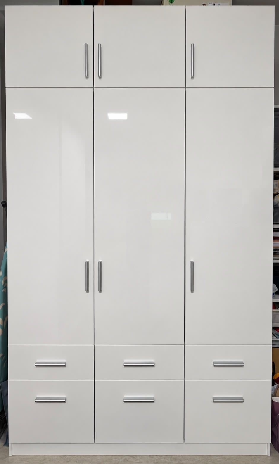 Kleiderschrank in Hochglanz